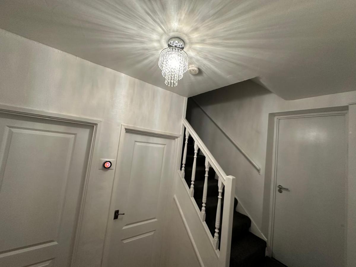 3Rd Studio Flat With Private Toilet And Bathroom Setup For Family Enjoyment 134 Keedonwood Road Bromley Exterior photo