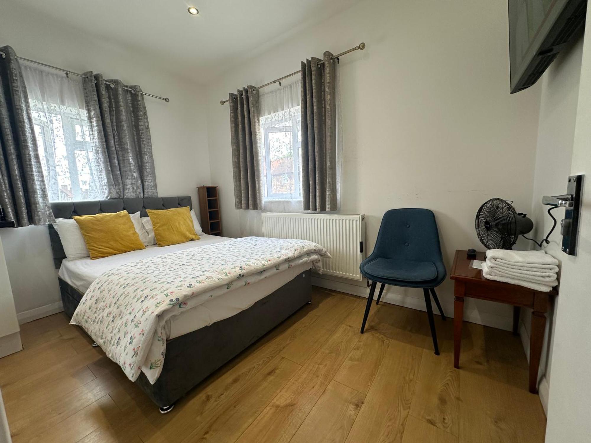 3Rd Studio Flat With Private Toilet And Bathroom Setup For Family Enjoyment 134 Keedonwood Road Bromley Exterior photo